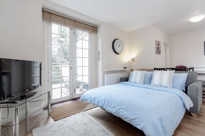 Family-Friendly 3BR Garden Flat in Kensington -Zone 1 - Sleeps 7–8