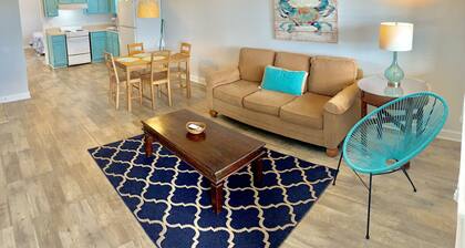 Atlantic Oasis, less than 1 block to the beach! Private & Spacious, Full Kitchen