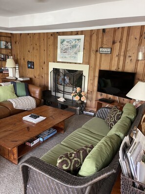 Smart TV, DVD player, stereo