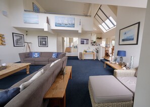 Smart TV, fireplace, DVD player, stereo