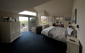 4 bedrooms, iron/ironing board, travel cot, free WiFi