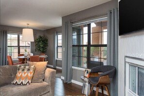 Smart TV, books, stereo