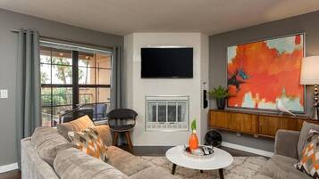 Smart TV, books, stereo