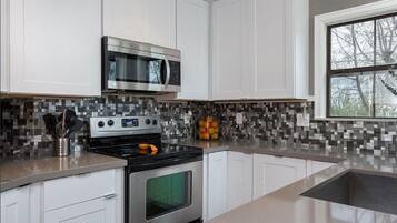 冰箱、微波炉、烤箱、炉灶