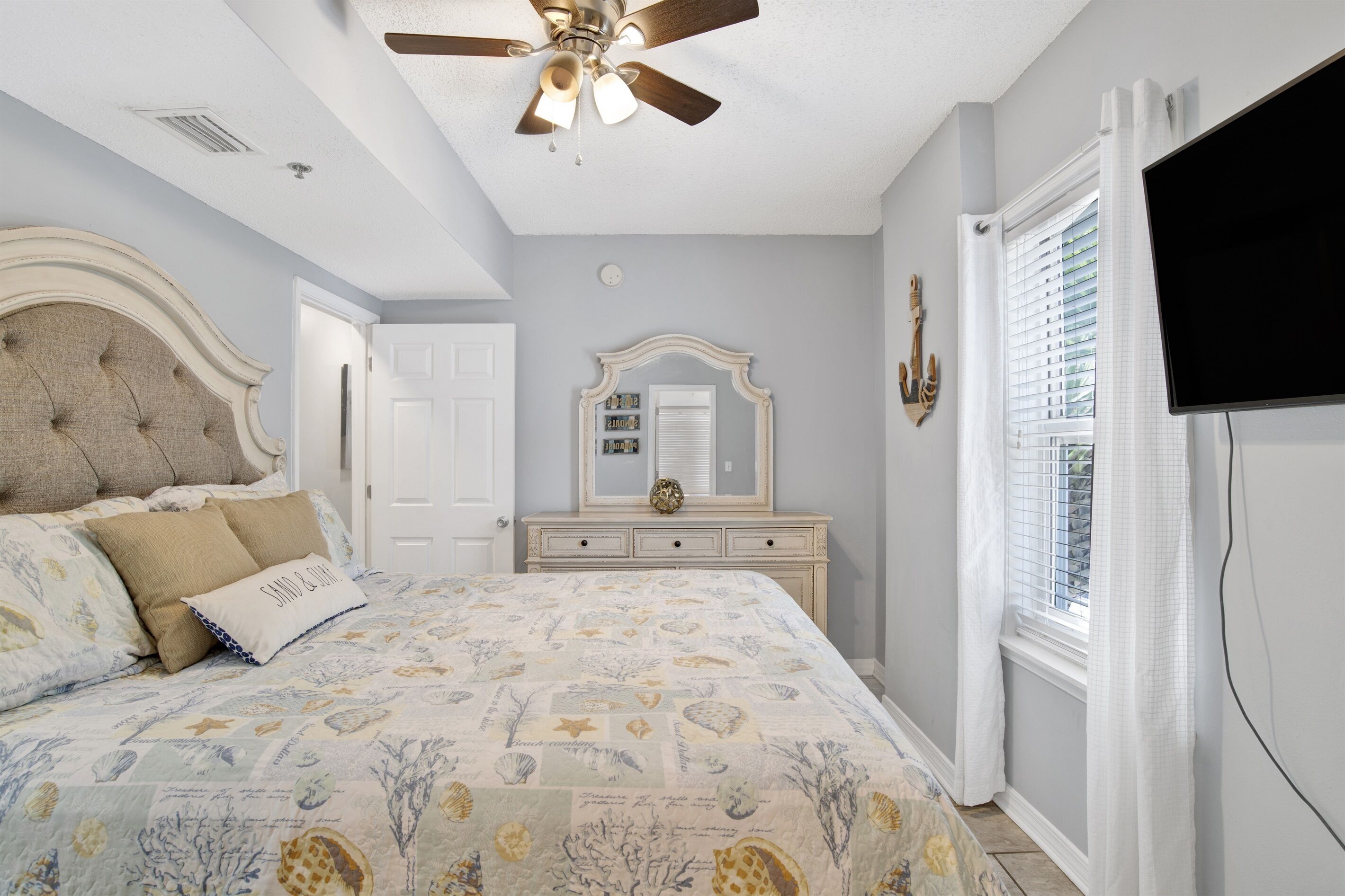 Pet Friendly-beach Front- West Corner Condo-2 Pools - Gulf Shores, AL