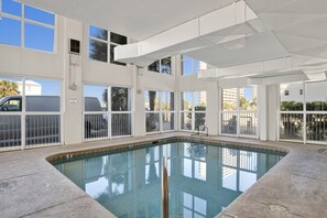 Piscina coperta, una piscina riscaldata