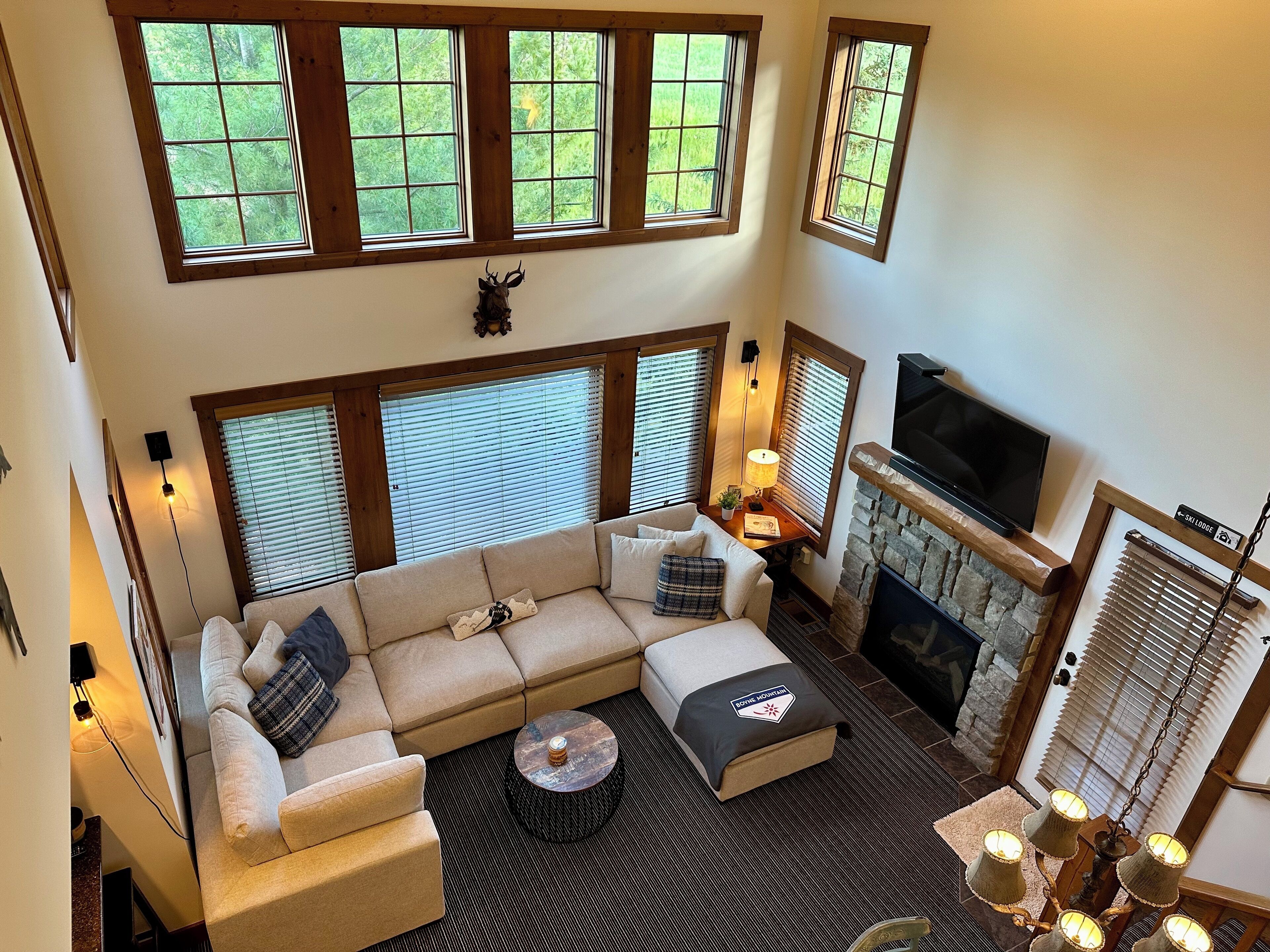 Luxury Boyne Mtn Creekside Condo, Ski-in/Ski-out, Private Hot Tub, Fire Place