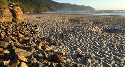Ocean/Bay Views, Private Beach Access, walk to local eats, minutes to Oceanside
