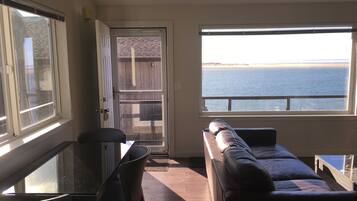 Smart TV, DVD player, stereo