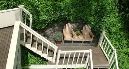 Downtown Port Townsend - Hillside Penthouse Vacation Rental