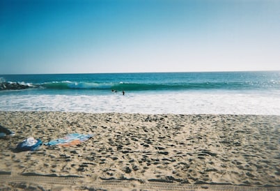 Seashore Dr: 11 bicicletas, 17 tablas, 15 trajes de neopreno, sillas de playa y juguetes: segundo piso 