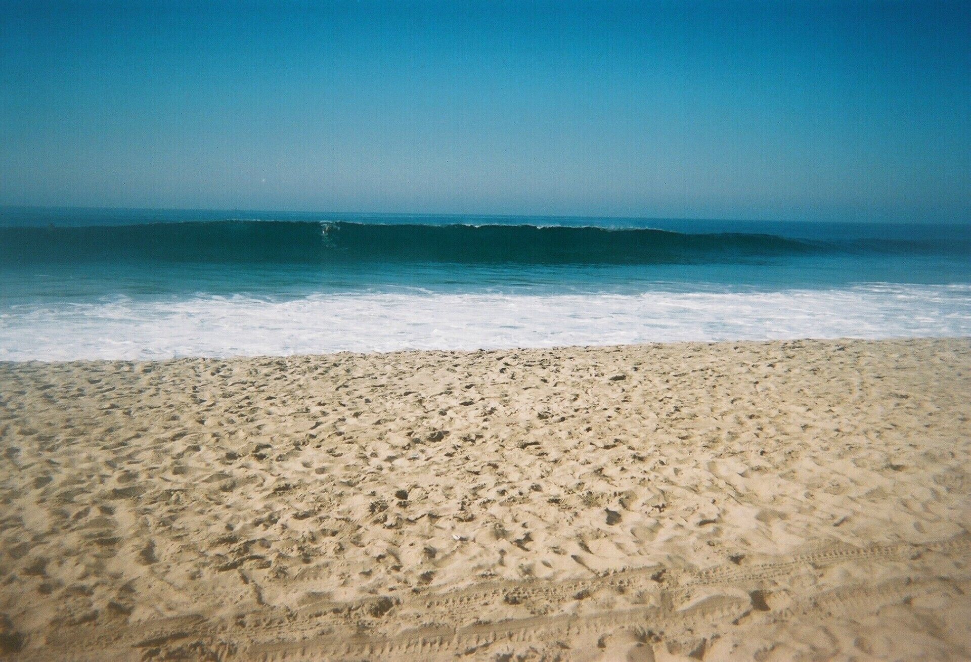 Beach nearby, sun-loungers, beach towels