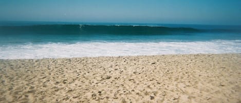 Beach nearby, sun-loungers, beach towels