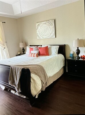 3 bedrooms, iron/ironing board, travel crib, free WiFi - Dreaming Of A Disney Vacation With Mickey & Minnie Or Just Sitting By The Pool (Davenport)