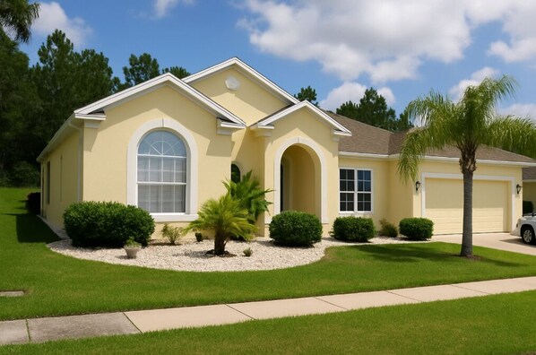 Exterior - Dreaming Of A Disney Vacation With Mickey & Minnie Or Just Sitting By The Pool (Davenport)