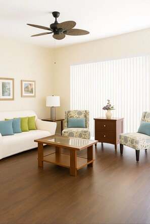 Smart TV, video games, DVD player, books - Dreaming Of A Disney Vacation With Mickey & Minnie Or Just Sitting By The Pool (Davenport)