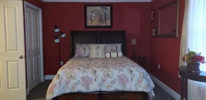 1 slaapkamer, een strijkplank/strijkijzer, gratis wifi, beddengoed