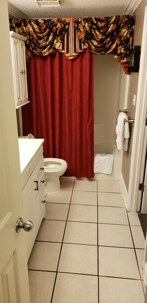 Towels, soap, toilet paper - Ground floor! Private Balcony!
Beautifully located!! 1 bedroom
3 Sleeping Areas (Destin)