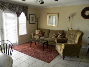 Een smart-tv en een stereo