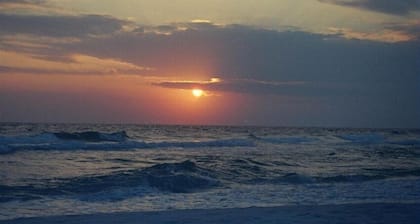 Ground floor! Private Balcony!
Beautifully located!! 1 bedroom
3 Sleeping Areas