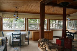 Dining - Experience Peace And Tranquility At Charming Cottage In Small Fishing Community. (Trinity T.B.)