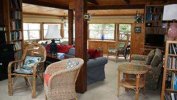 TV, DVD player, books, stereo