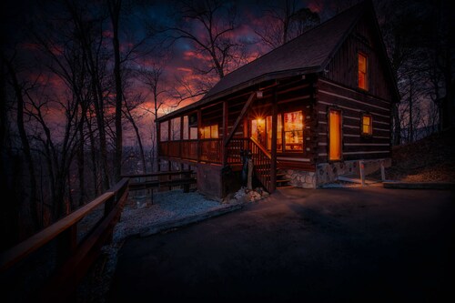 Luxury Hand-Hewn Blockhaus w / Blick auf Smokies, 6 Personen