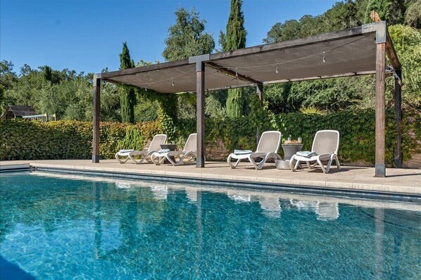 حمّام سباحة خارجي، حمّام سباحة مُدفَّأ