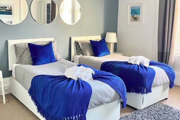 Twin Bedroom