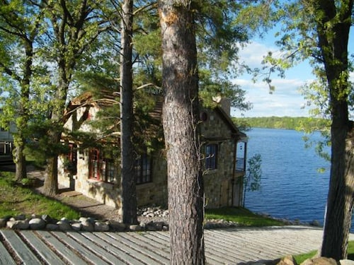 Beautiful Stone Cottage  Warm Cozy Get Away