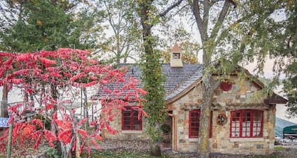 Beautiful Stone Cottage Warm Cozy Get Away