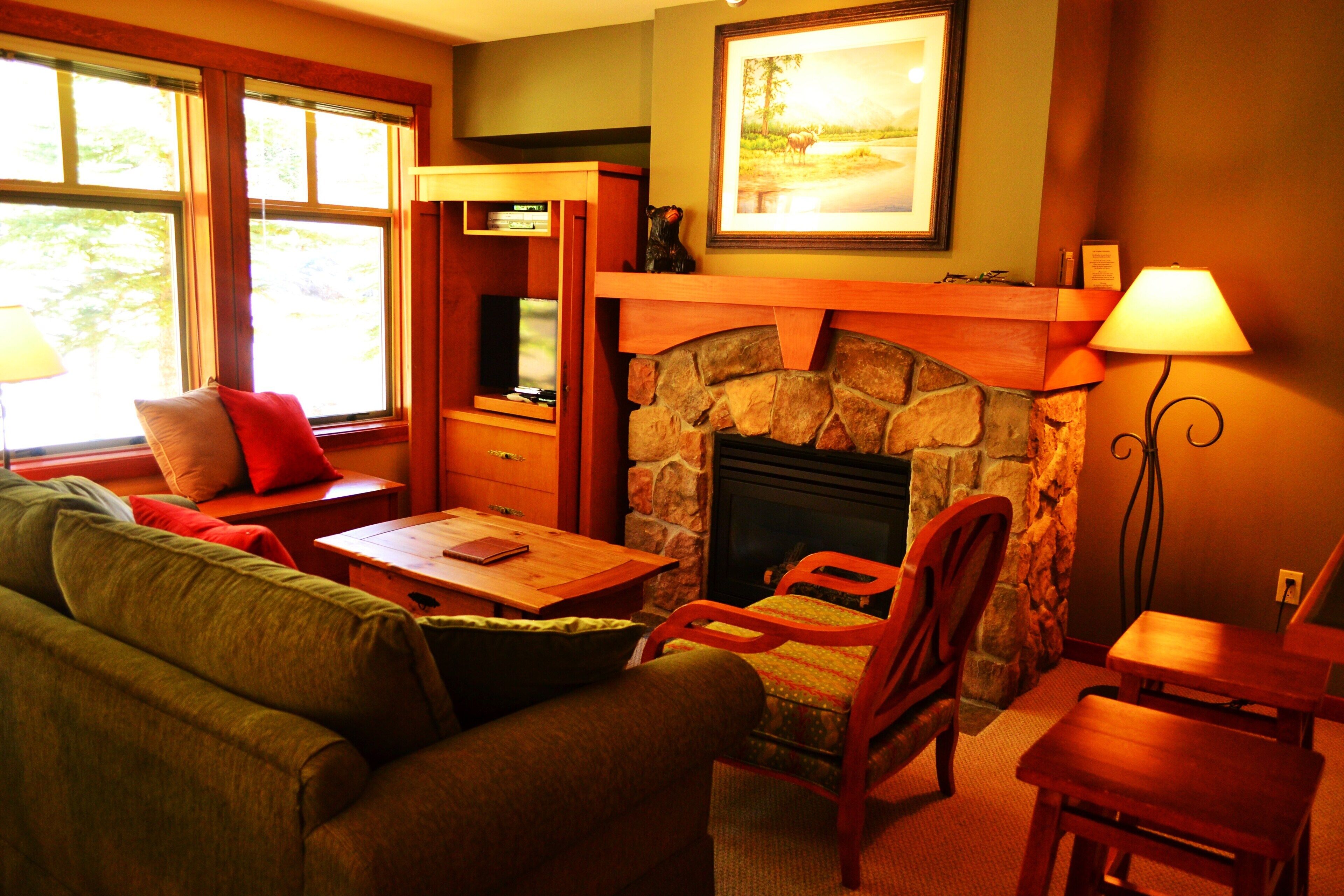 Smart TV, caminetto, videogiochi, lettore DVD