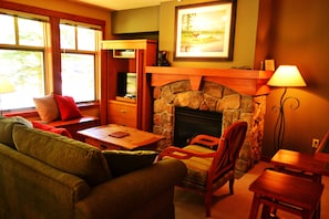 Smart TV, chimenea, videojuegos, reproductor de DVD