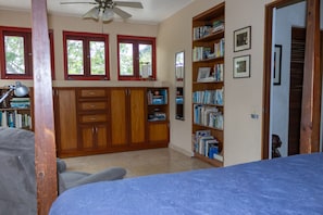 3 bedrooms, in-room safe, desk, iron/ironing board