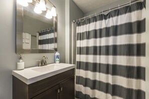 Combined shower/bathtub, hair dryer, towels, soap