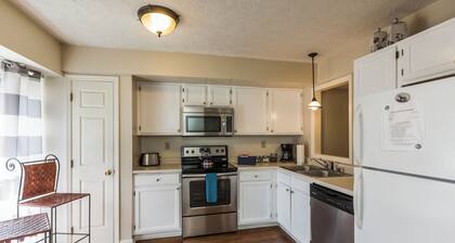 Un renovado 3 dormitorios, 2. 5 baño adosado en el centro de Lexington.