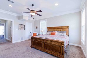 4 habitaciones, tabla de planchar con plancha, cuna de viaje y wifi 