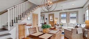 Location! Historic Cottage, Super Clean, Very Comfortable and Spacious! 