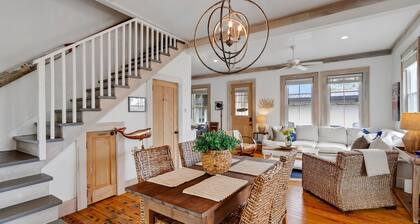 Location! Historic Cottage, Super Clean, Very Comfortable and Spacious!