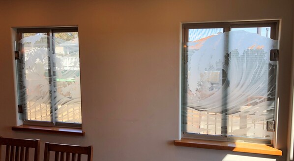 Two windows with frosted glass, a wooden chair, and a wall. - Allegra Villa Alla Spiaggia - See & Hear Ocean - Luxurious (Santa Cruz)