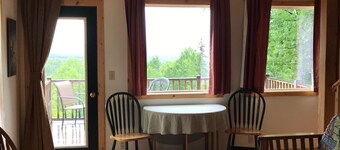 Above the Valley - Cozy Denali View Cottage with mountain facing deck