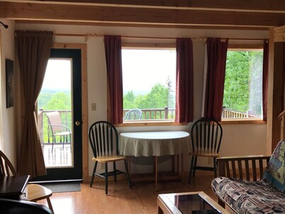 Above the Valley - Cozy Denali View Cottage with mountain facing deck