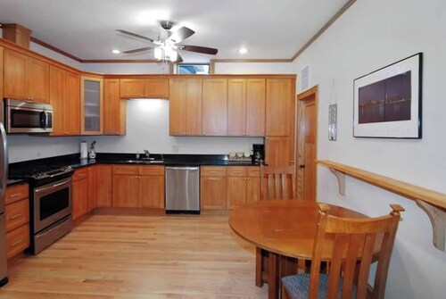 Heart of Oak Park, train ride to downtown Chicago.  WIFI & Cable Included!