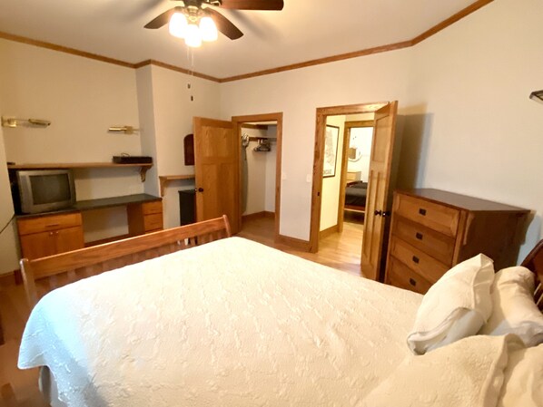 2 bedrooms, desk, iron/ironing board, travel cot