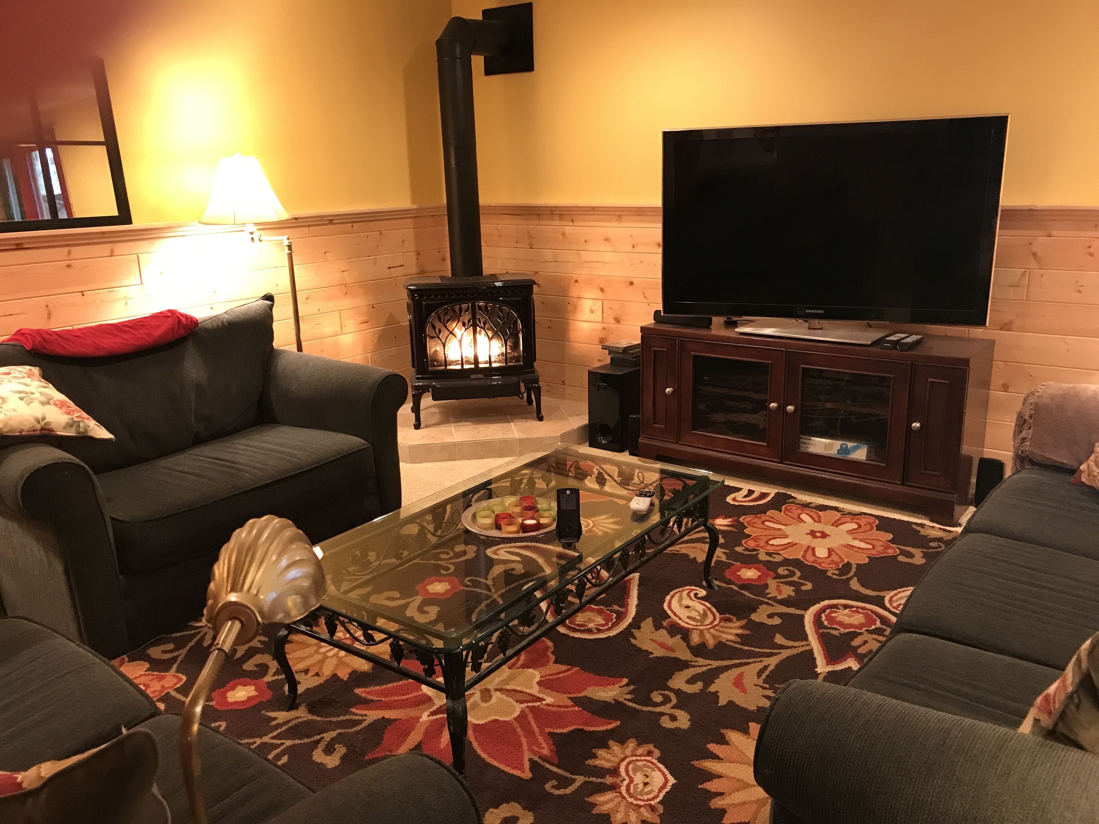 Large, One Bedroom Walk-out Apartment on Lake Superior near Munising & Marquette