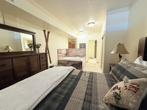 2 bedrooms, iron/ironing board, travel cot, free WiFi