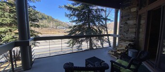 Walk to Lower Deer Valley Ski Lifts