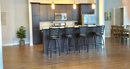 Loft #202 - 1480Sq ft 2BR/2BA Loft Downtown KC Historic Build