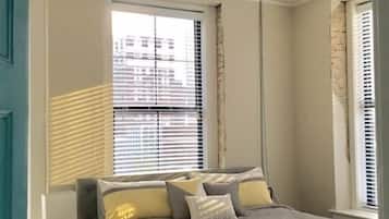 2 habitaciones, escritorio, tabla de planchar con plancha y wifi