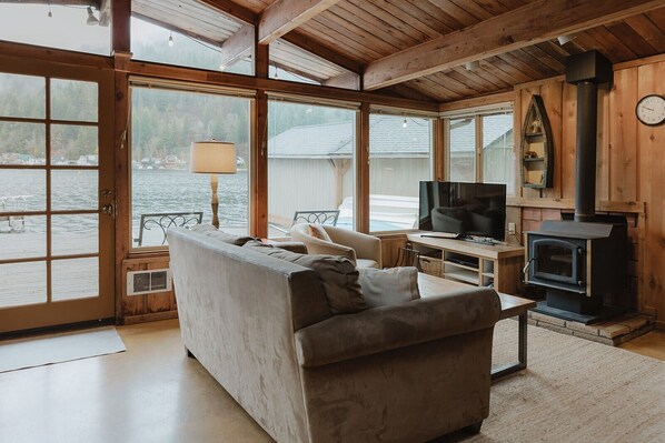 TV, fireplace, video games, DVD player - Rustic Lakefront Cabin with Bonus 'Tree House' - A Place to Unwind (Port Angeles)